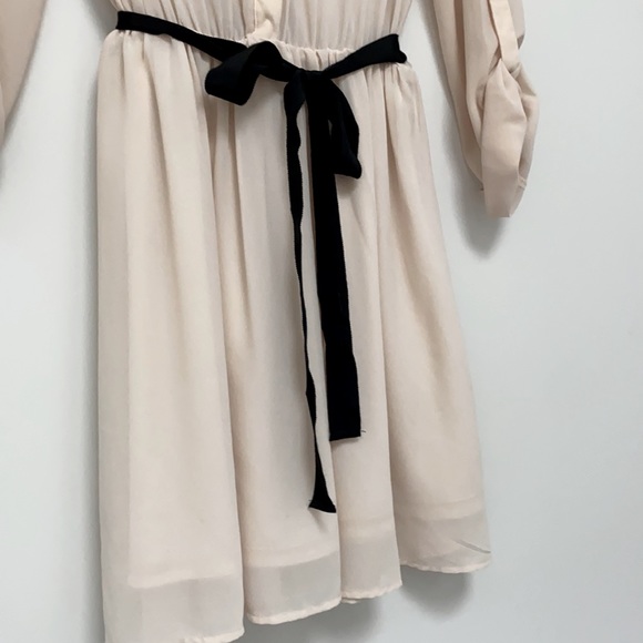 Adorable dress with jewelled collar - Picture 4 of 4